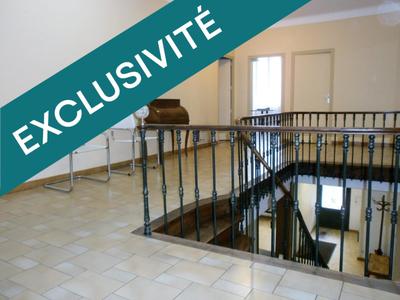 Maison - 240 m² - 10 pièces