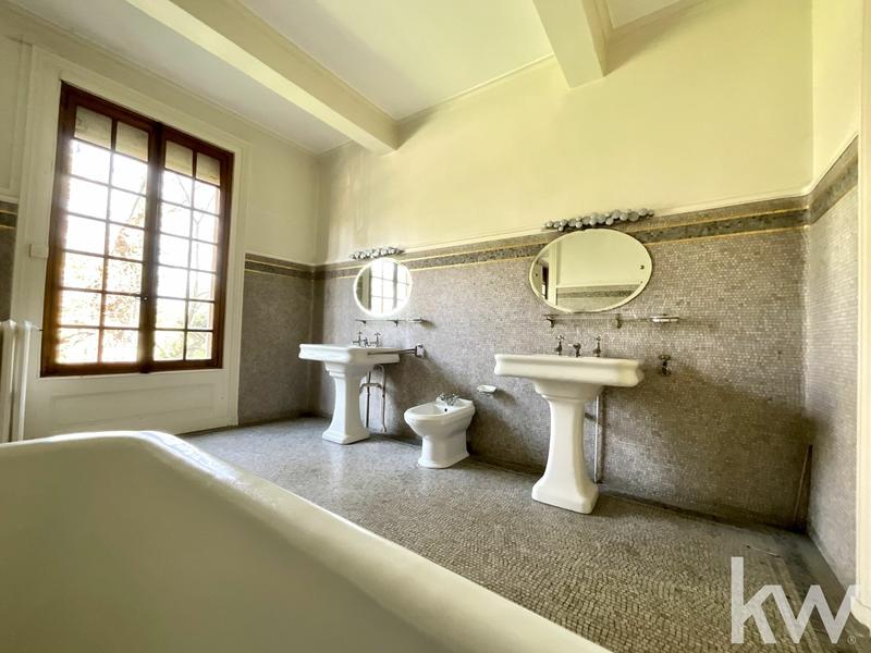 Maison de maîtres - 673 m² - 13 pièces