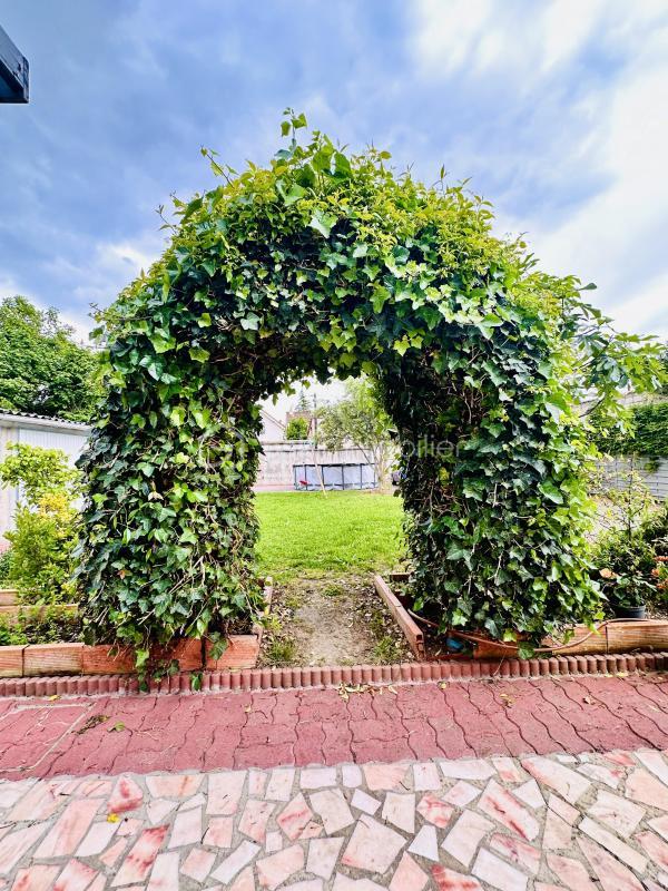 Maison - 185 m² - 9 pièces