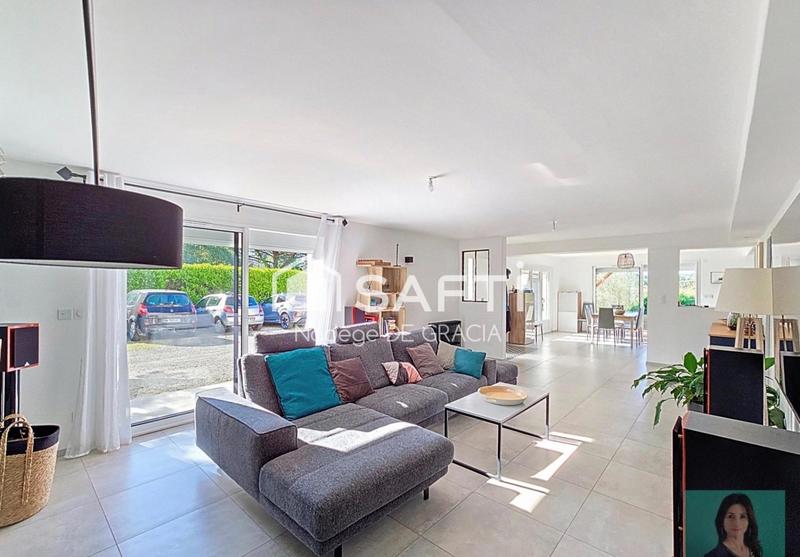 Maison - 211 m² - 7 pièces