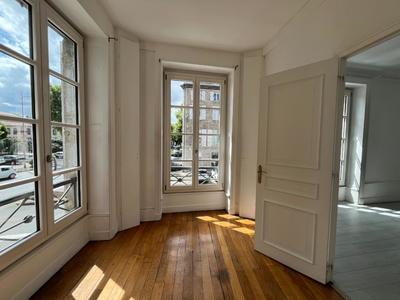 Appartement - 177 m² - 7 pièces