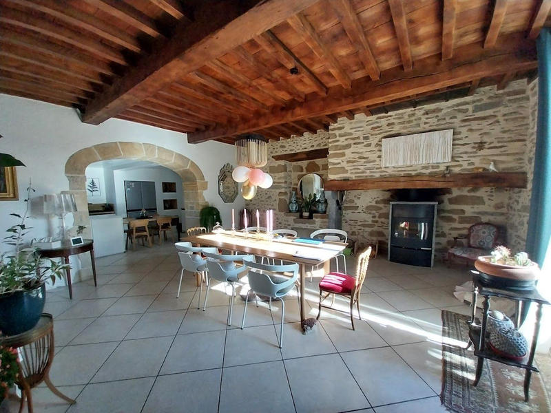 Maison - 270 m² - 7 pièces