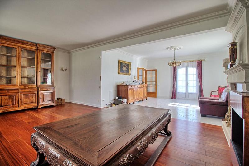 Maison - 240 m² - 9 pièces