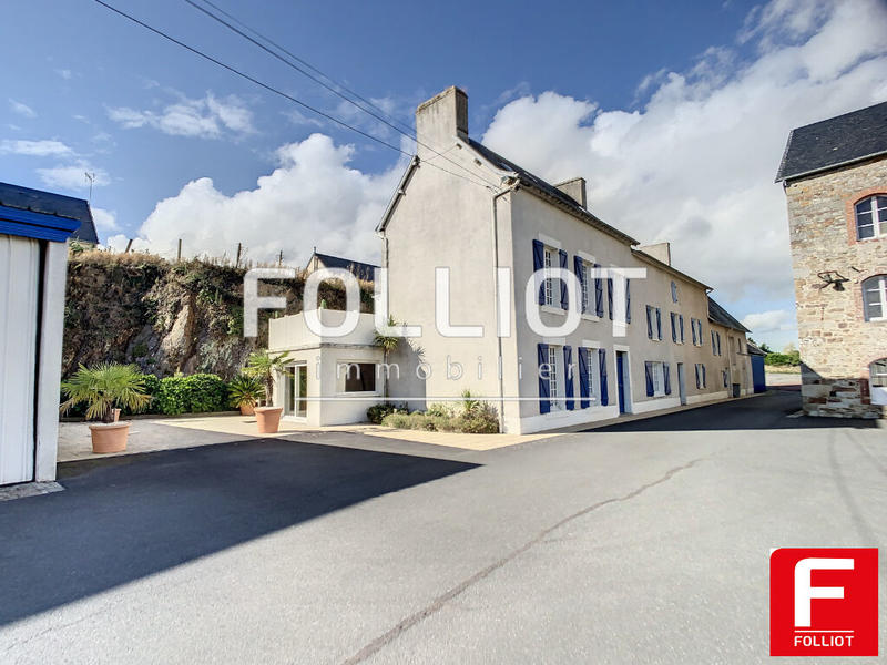 Maison - 250 m² - 8 pièces