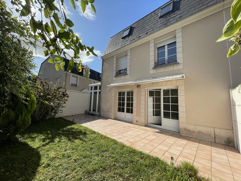 Maison - 214 m² - 8 pièces