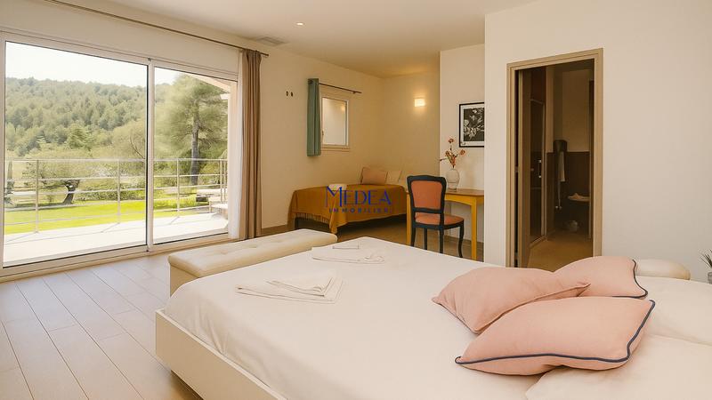 Villa - 340 m² - 10 pièces