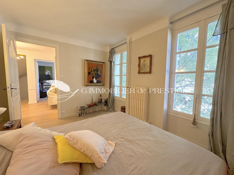 Maison - 285 m² - 11 pièces