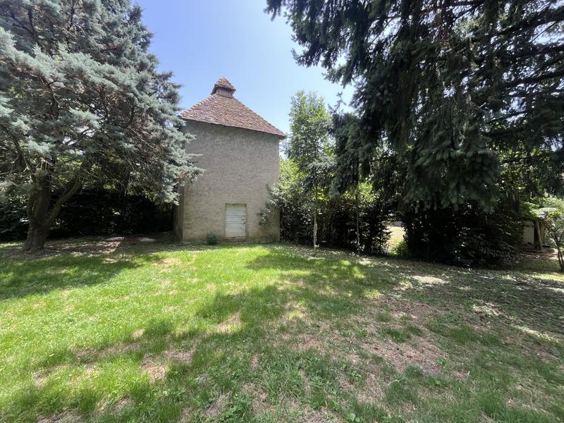 Maison - 330 m² - 10 pièces