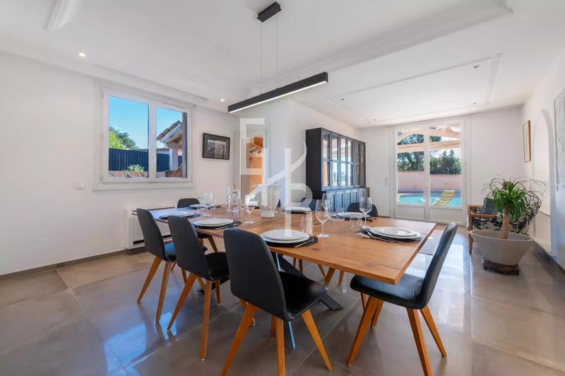 Villa - 416 m² - 6 pièces