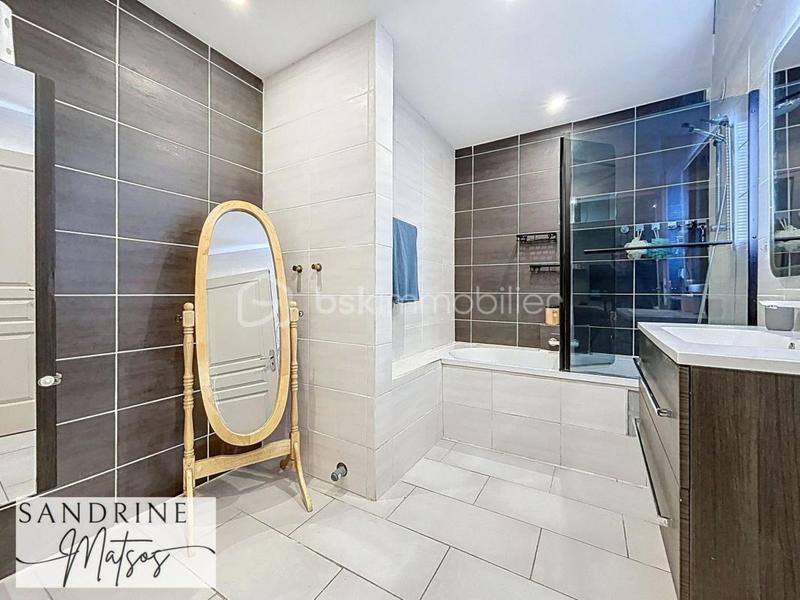 Appartement - 102 m² - 5 pièces