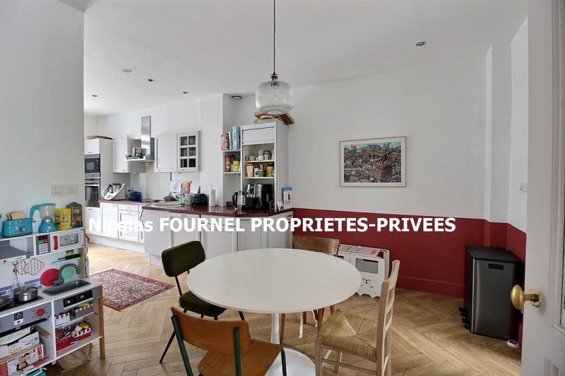 Propriété - 275 m² - 8 pièces