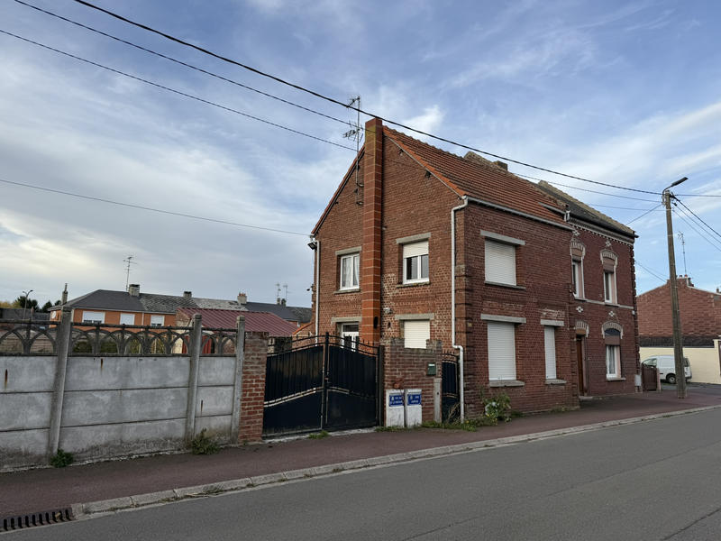 Maison - 90 m² - 5 pièces