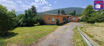 Maison - 220 m² - 8 pièces