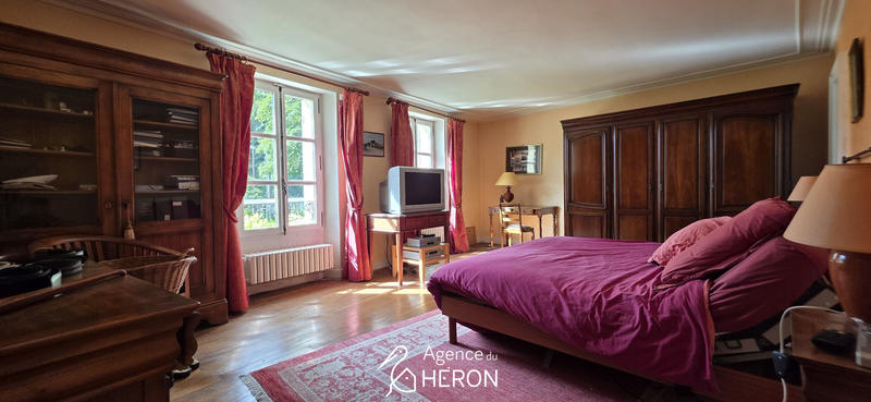 Maison - 373 m² - 10 pièces