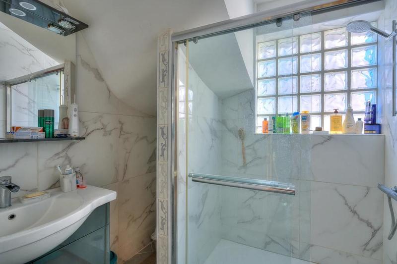 Maison - 285 m² - 10 pièces