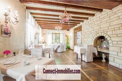 Maison - 300 m² - 10 pièces