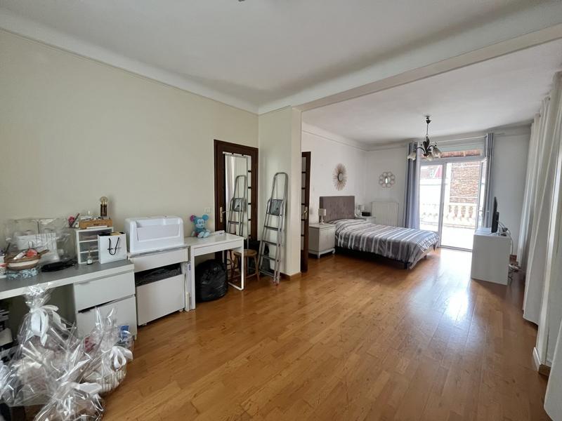 Maison - 230 m² - 10 pièces