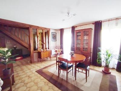 Maison traditionnelle - 170 m² - 7 pièces