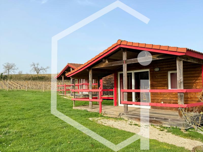 Propriété - 290 m² - 18 pièces