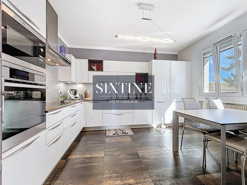 Maison - 144 m² - 10 pièces