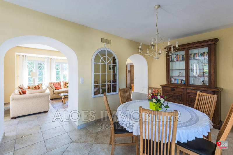 Maison - 180 m² - 6 pièces