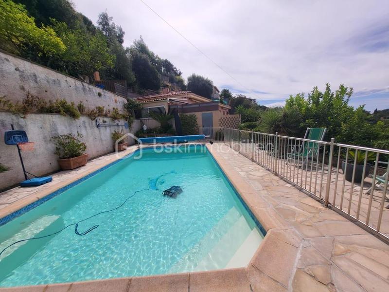 Villa - 247 m² - 5 pièces
