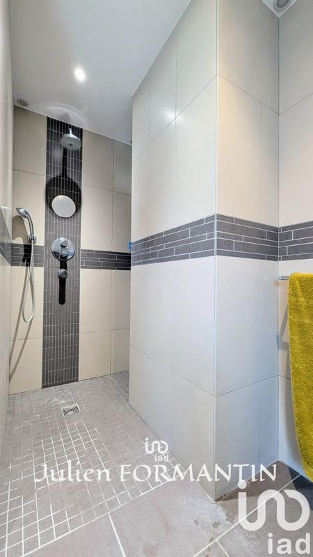 Maison - 200 m² - 7 pièces