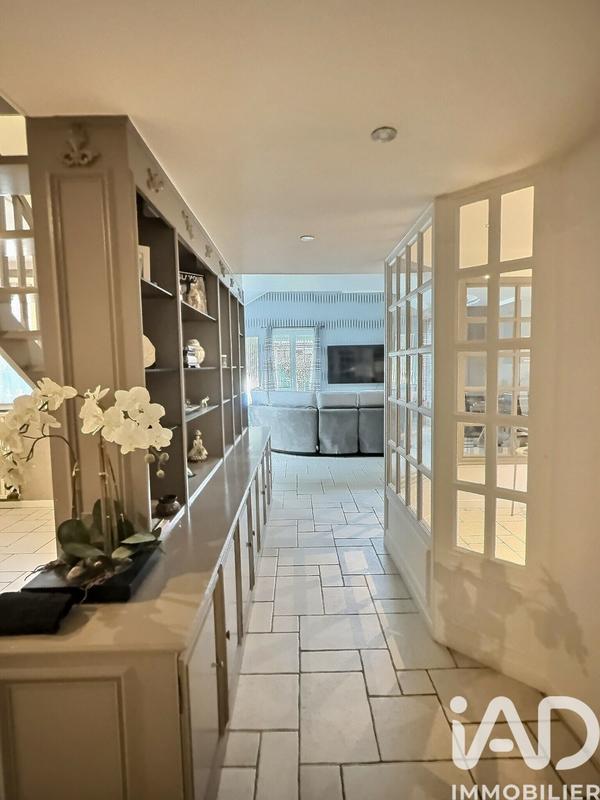 Maison - 213 m² - 8 pièces