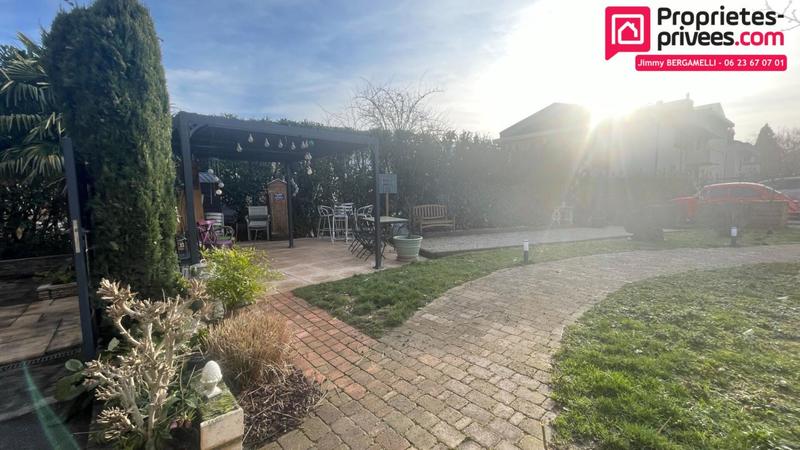 Maison - 207 m² - 7 pièces