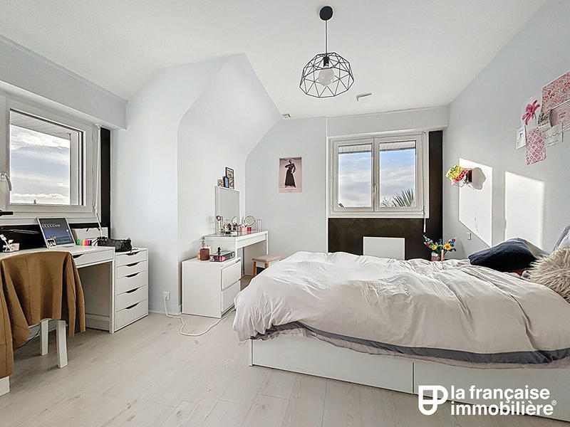 Maison - 218 m² - 8 pièces