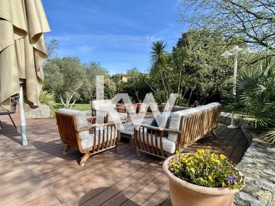 Maison - 210 m² - 7 pièces