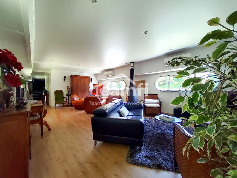 Maison - 200 m² - 6 pièces