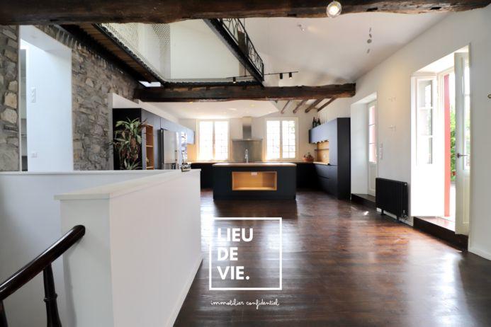 Appartement ancien - 251 m² - 8 pièces