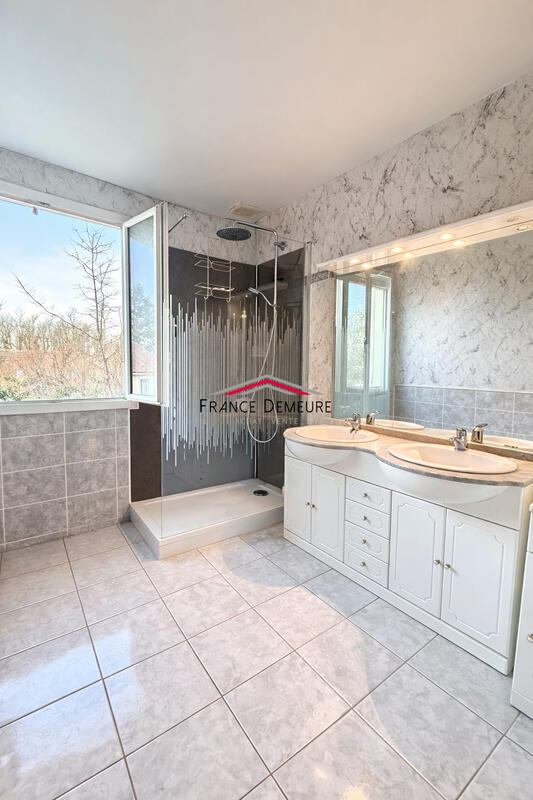 Maison - 140 m² - 7 pièces