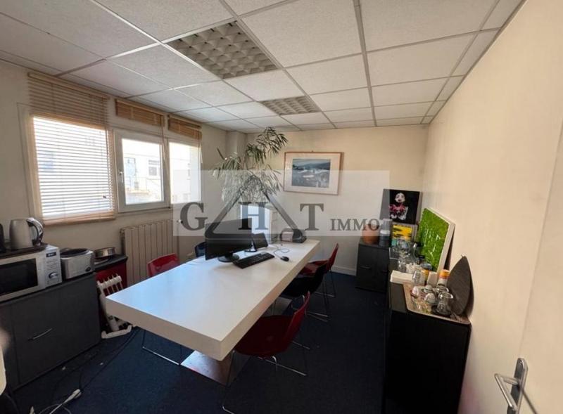 Bureau - 192 m²