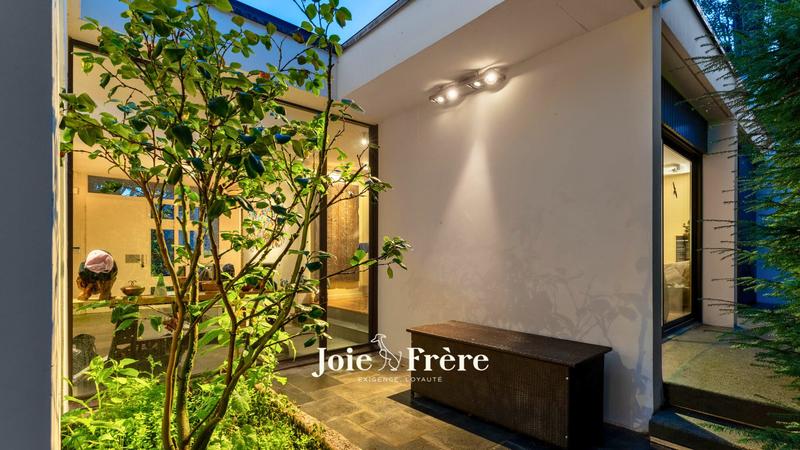 Maison ancienne - 366 m² - 7 pièces