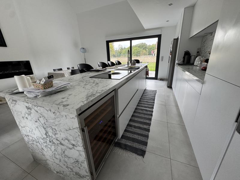 Maison - 230 m² - 8 pièces