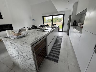 Maison - 230 m² - 8 pièces