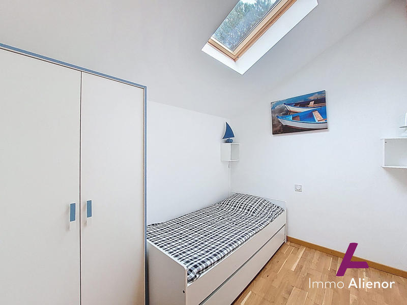 Maison traditionnelle - 145 m² - 11 pièces