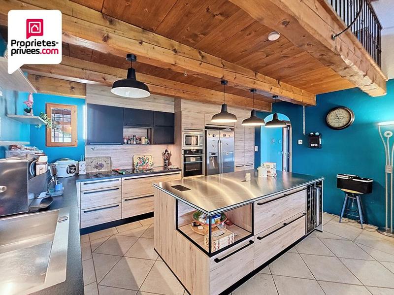 Demeure - 249 m² - 9 pièces