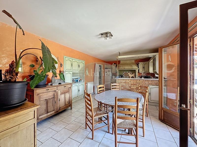 Maison - 260 m² - 9 pièces