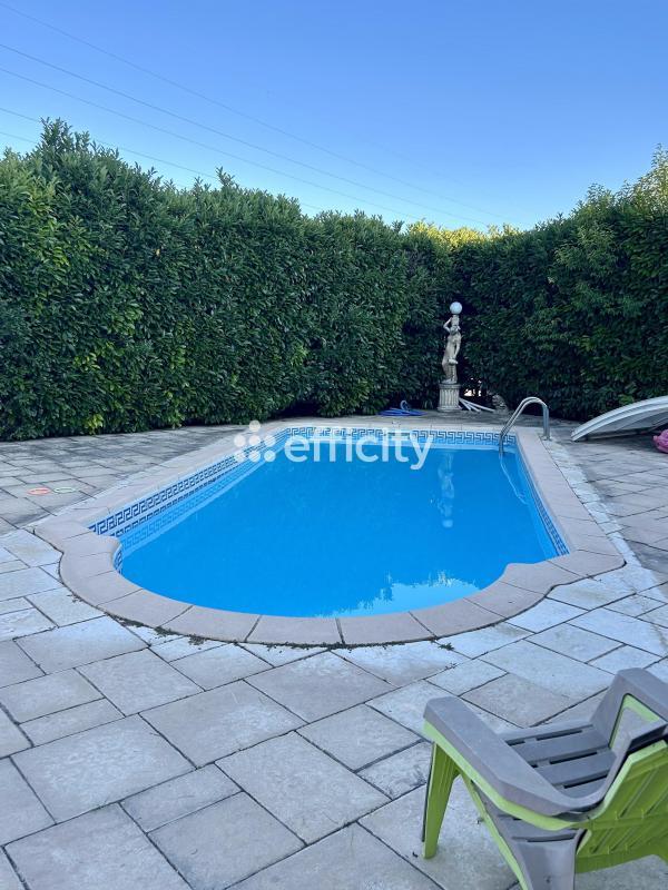 Maison - 203 m² - 7 pièces