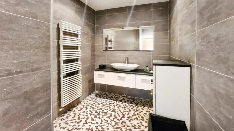 Maison - 221 m² - 5 pièces