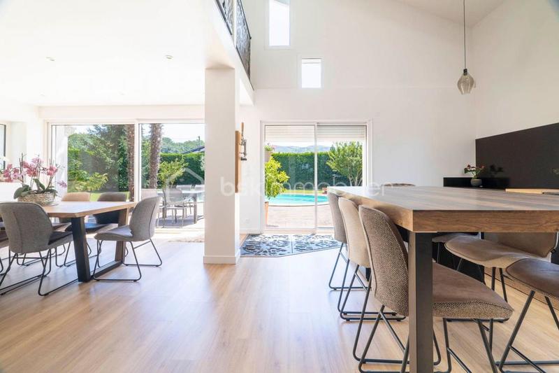 Maison - 162 m² - 5 pièces