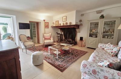 Maison - 547 m² - 9 pièces