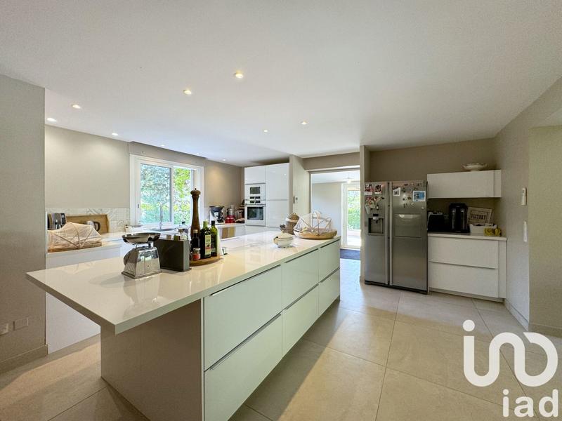 Maison - 250 m² - 8 pièces