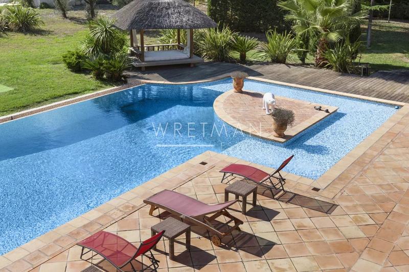 Maison - 472 m² - 10 pièces