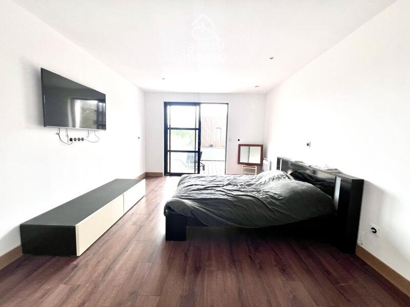 Maison - 234 m² - 6 pièces