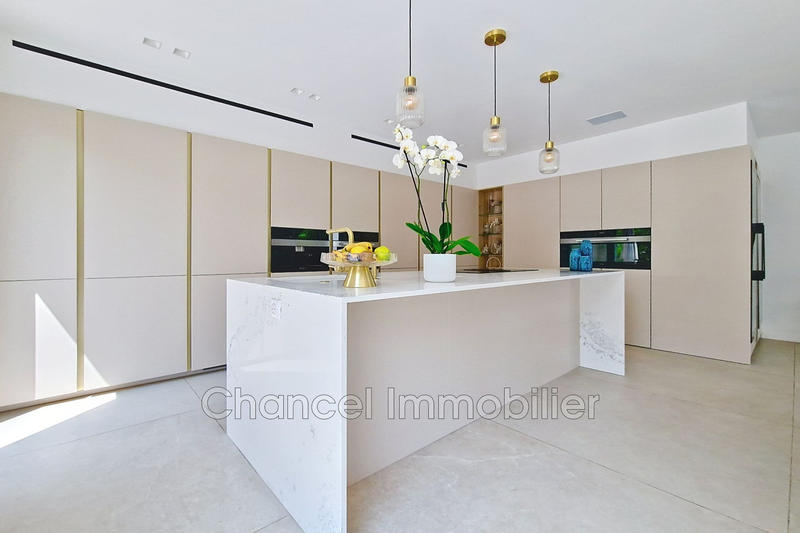 Demeure - 241 m² - 7 pièces