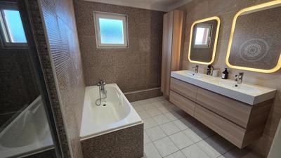 Maison - 102 m² - 6 pièces